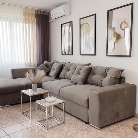 Ferienwohnung Two Identical Designer 2Bd Flats With Sea View In Balchik By Flat Mаnager Exterior foto